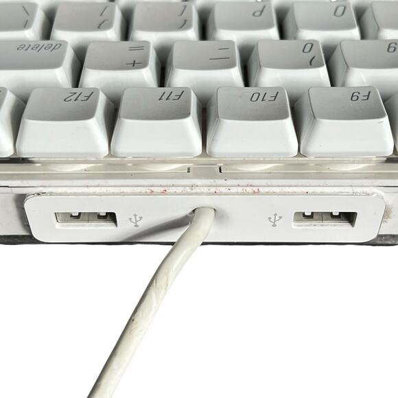 Apple Computer Keyboard Model A1048 Wired White Vintage Full Size - Picture 10 of 11